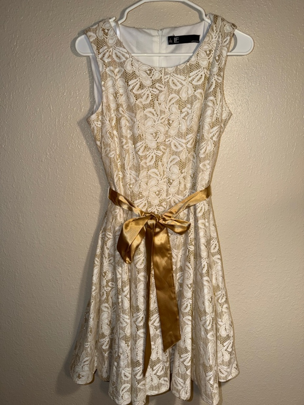 Vintage Leslie Fay Lace Dress with Gold Satin Belt, lined❤️